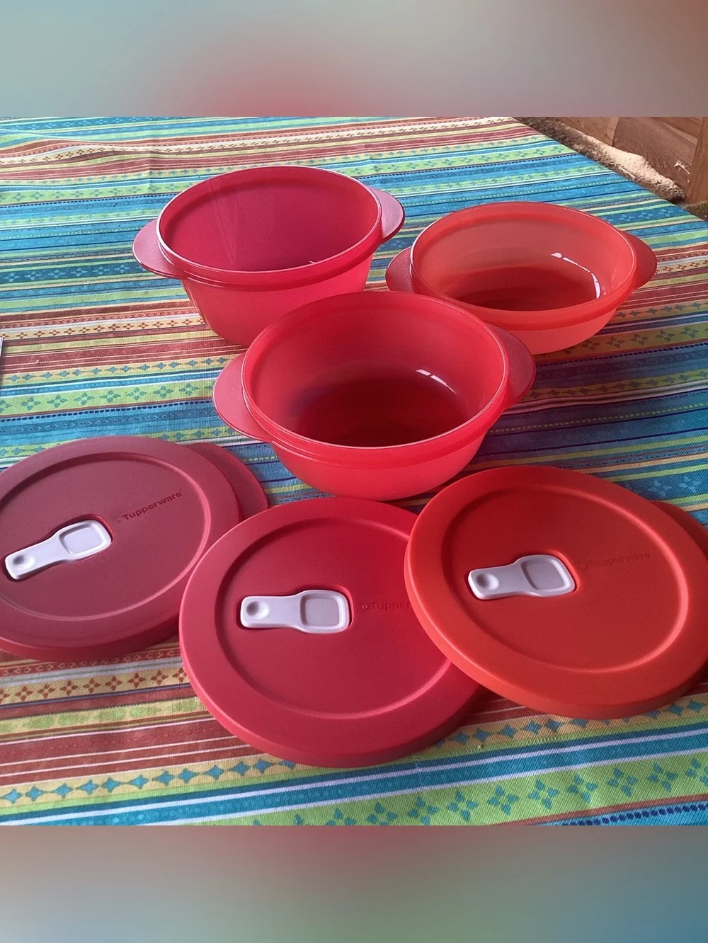 Tupperware Crystal Wave PLUS - set of 3 microwave bowls in red